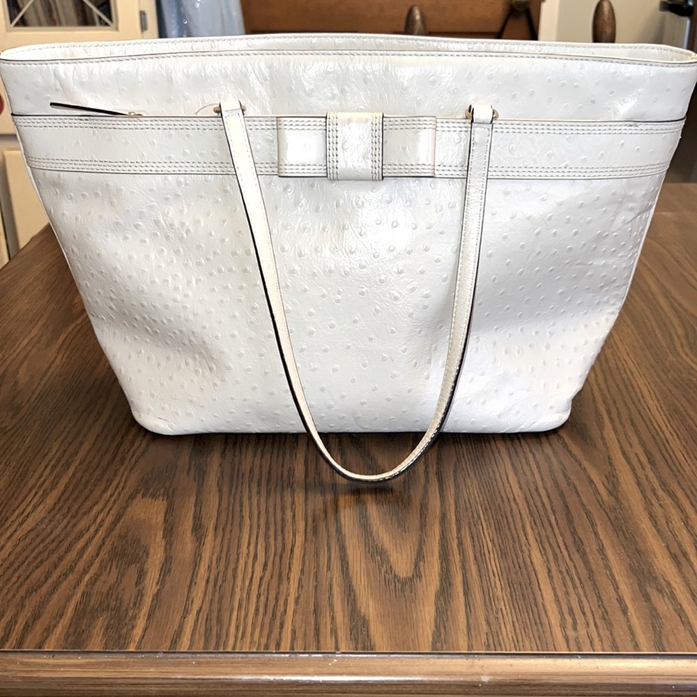 White Ostrich-Texture Tote Bag - Unbranded
